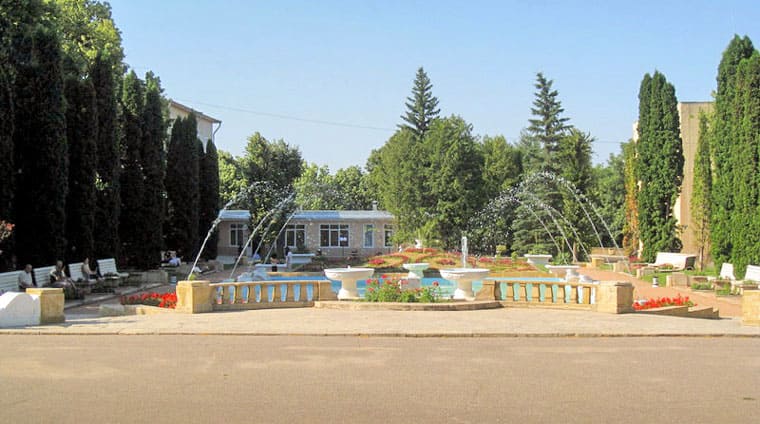 Фонтан на территории санатория Орджоникидзе. Кисловодск 