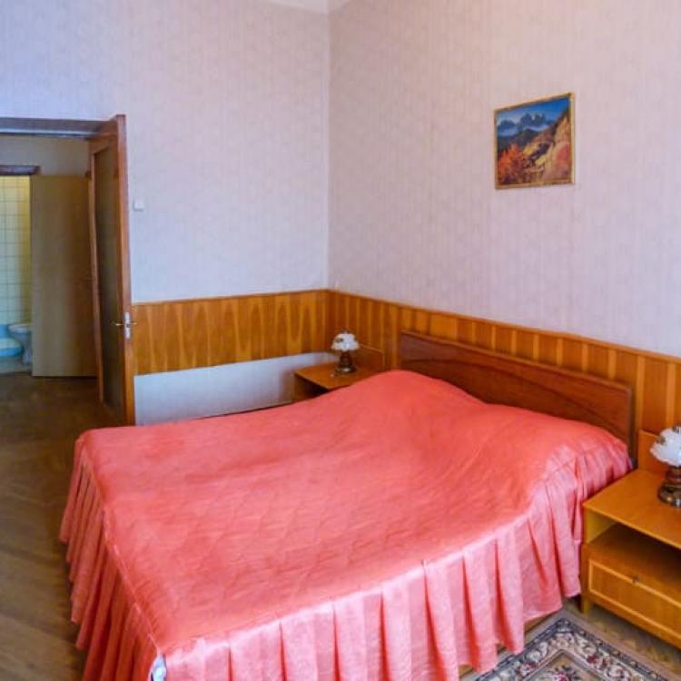 Спальня в 2 местном 2 комнатном Люксе санатория Орджоникидзе. Кисловодск